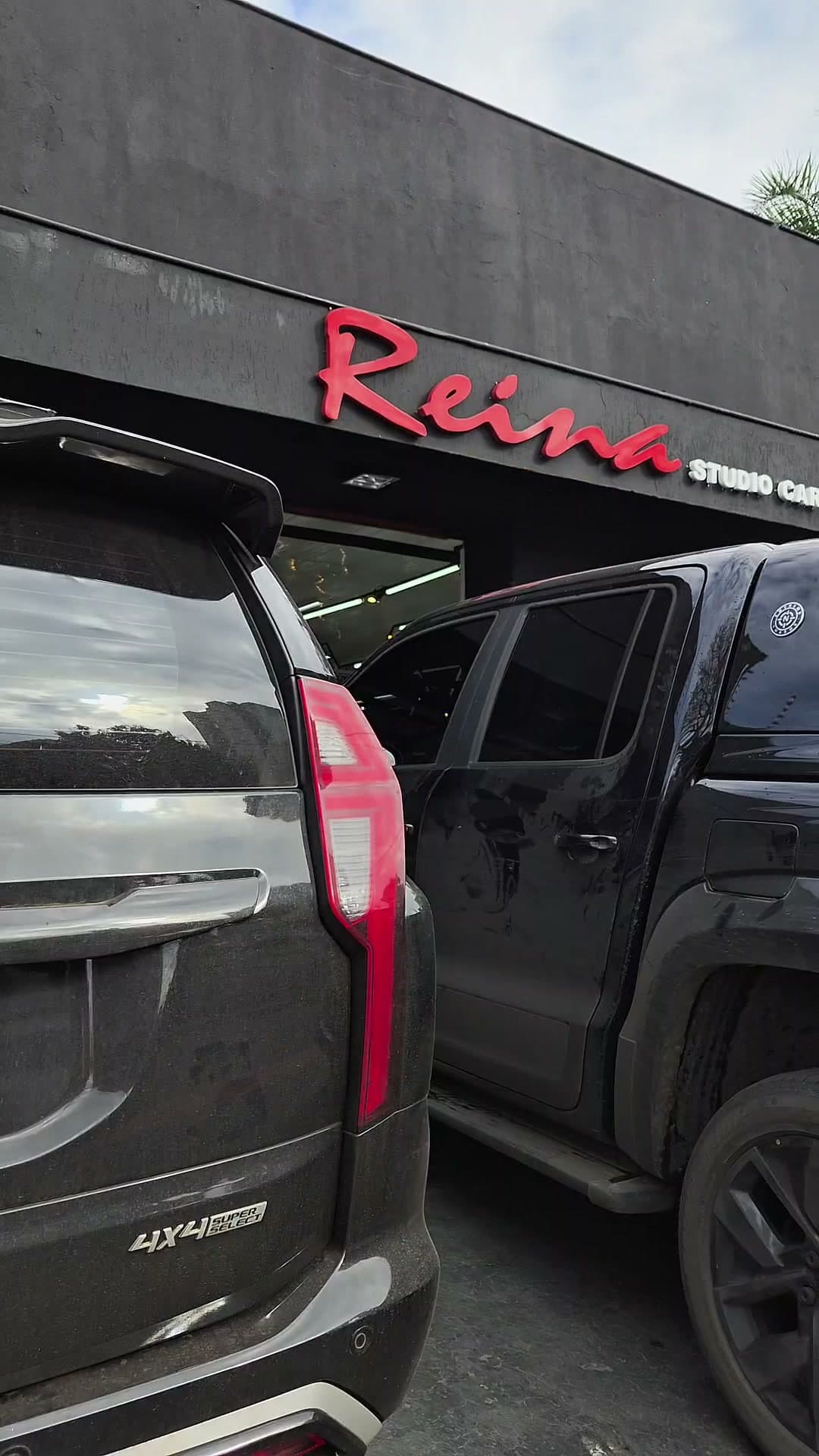 Fachada da Reina Studio na Avenida Duque de Caxias em Londrina